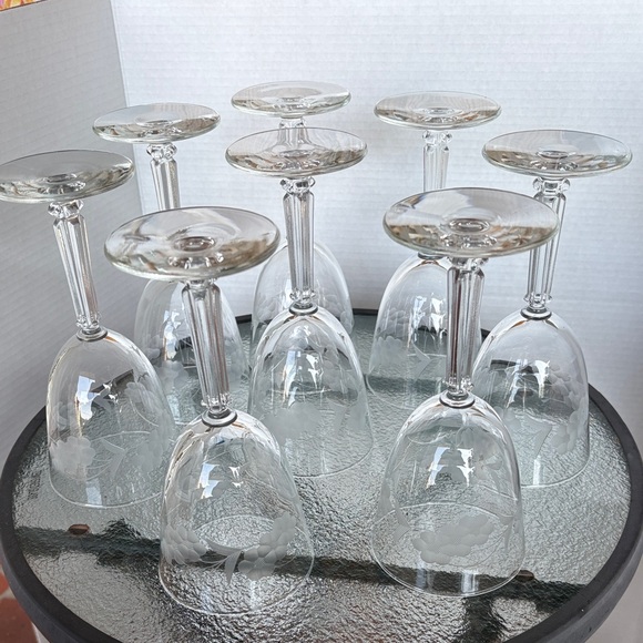 Elegant Clear Wine Glass Set